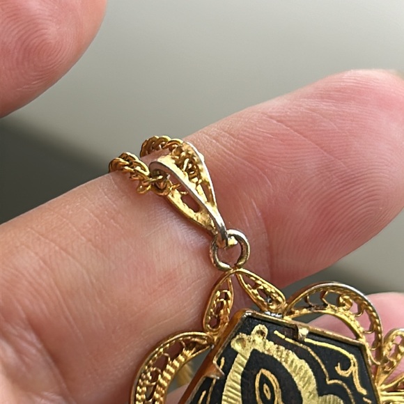 🖤Vtg Damascene Gold Geometric Hexagon Filigree Pendant on Chain Necklace - Picture 3 of 11
